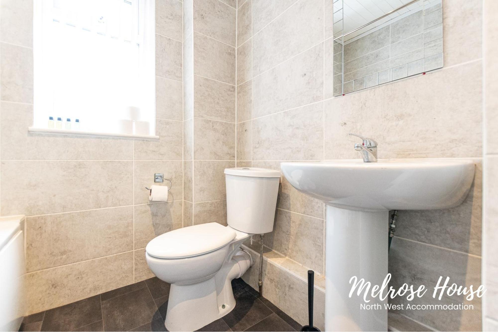 Manchester Work Stays 2Br Home With Parking & Wifi Экстерьер фото